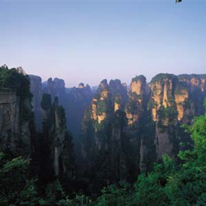 單獨成團N線：張家界、天子山、寶峰湖、猛洞河漂流、鳳凰古城四晚五日湘西全景游